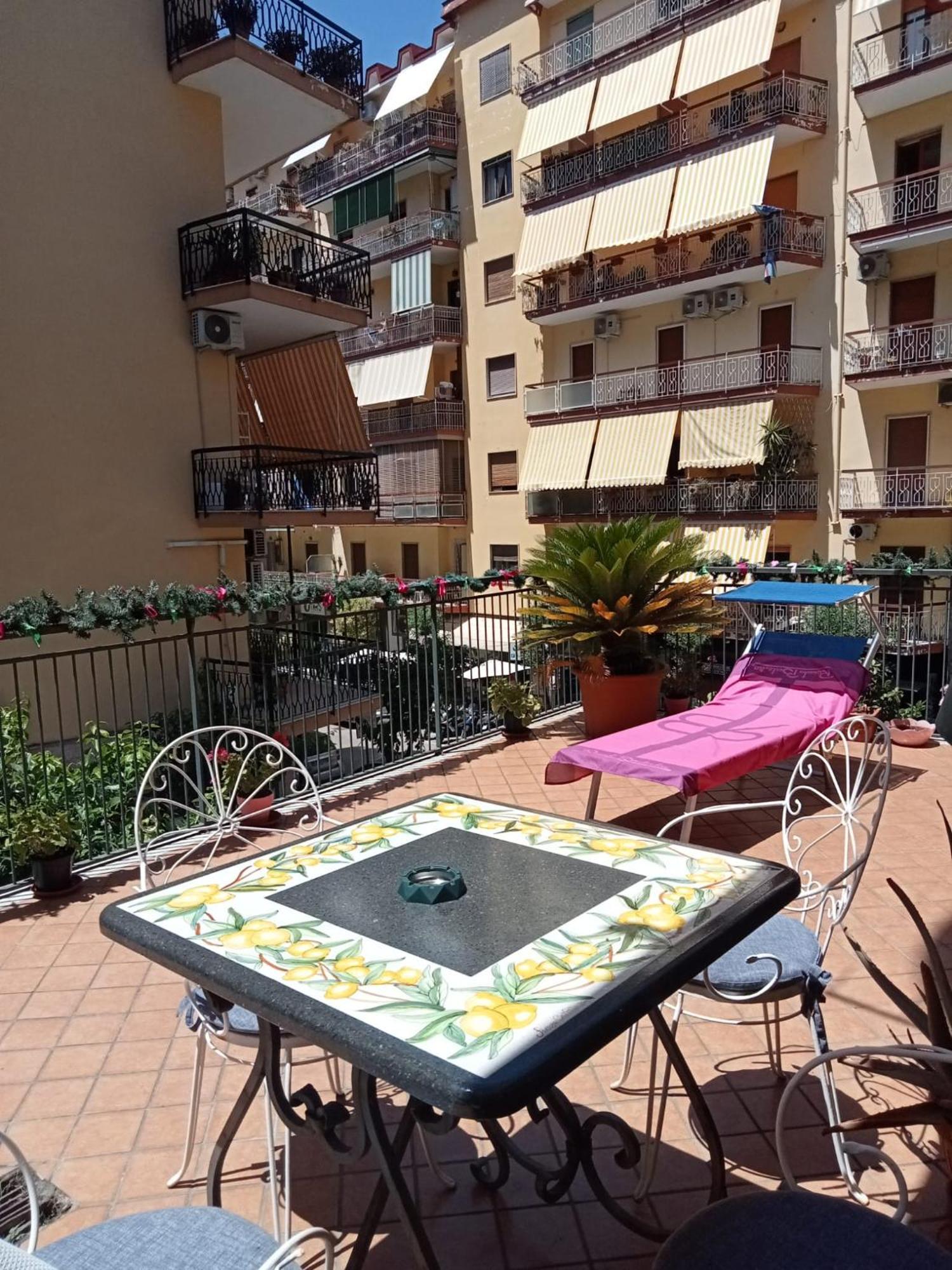 La Terrazza Di Monica & Teresa Bed & Breakfast Portici Exterior photo